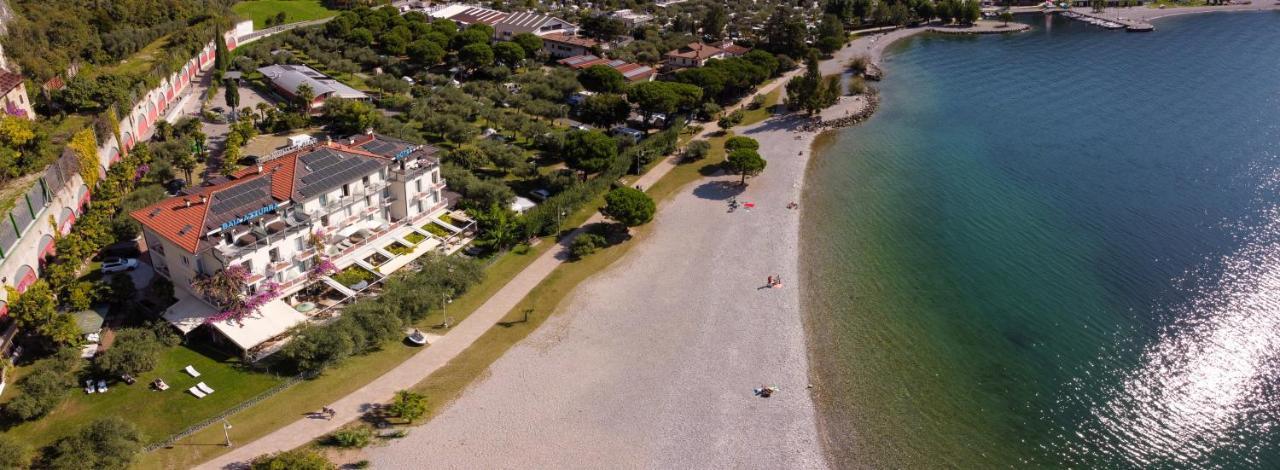 Hotel Baia Azzurra - Lake Front Torbole Sul Garda Exterior foto