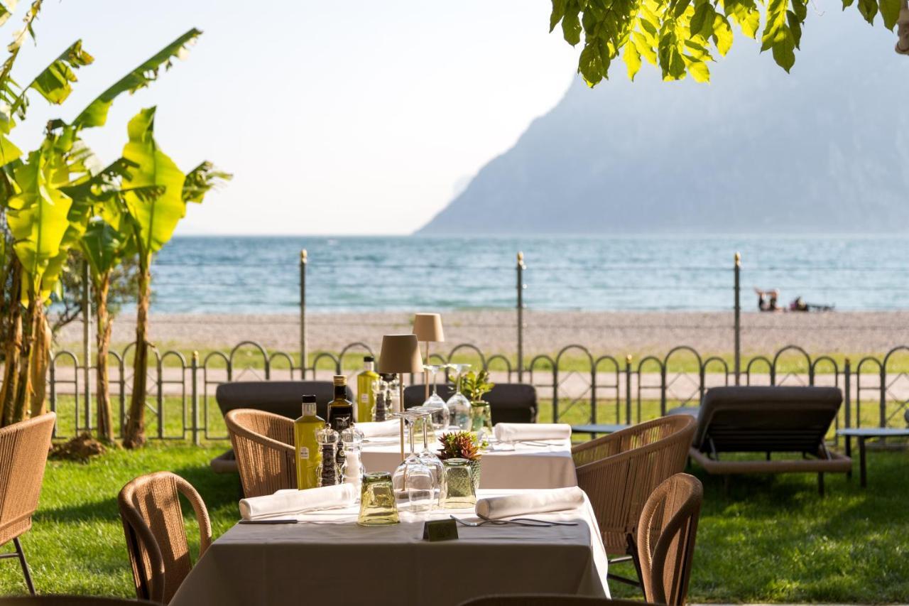 Hotel Baia Azzurra - Lake Front Torbole Sul Garda Exterior foto