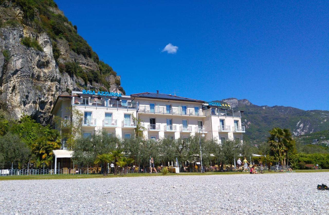 Hotel Baia Azzurra - Lake Front Torbole Sul Garda Exterior foto